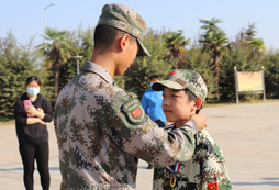 河南小學(xué)生夏令營為孩子在這個(gè)暑期染上色彩