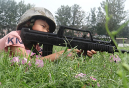 河南軍事夏令營(yíng)開(kāi)設(shè)女子軍事活動(dòng)“木蘭從軍”