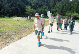 拓展夏令營活動鍛煉孩子的膽識