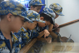 天津軍事夏令營鍛煉孩子意志力！