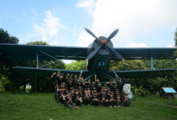 第一次與飛機(jī)合照