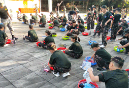 生活自理，自己的衣服自己洗