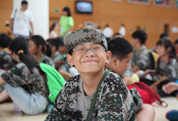 參加廣州黃埔軍事夏令營讓孩子收獲友誼學(xué)會感恩