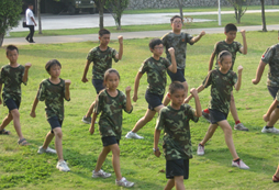 黃埔軍旅軍訓(xùn)夏令營(yíng)讓孩子對(duì)時(shí)間有更深的概念