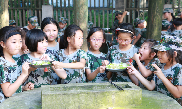 參加黃埔軍旅拓展項(xiàng)目成為陽(yáng)光好少年！