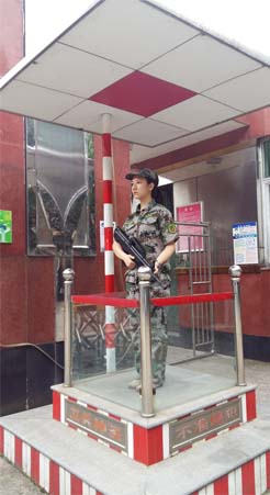 引導(dǎo)孩子樹立正確人生觀和價值觀