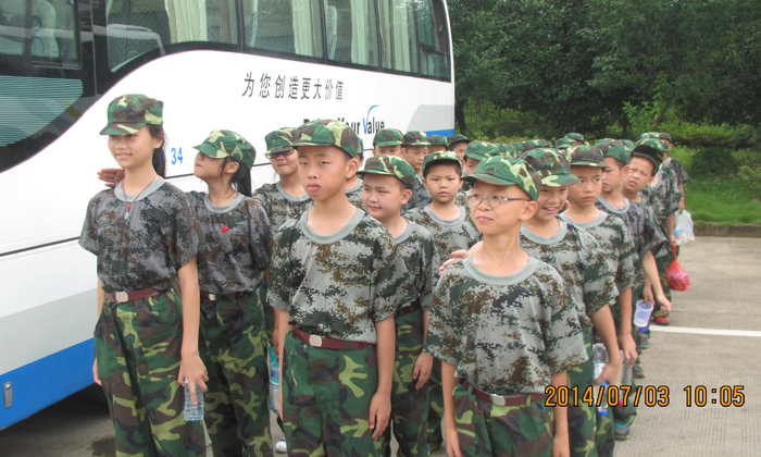 外出活動——列隊