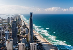 參加環(huán)球雅思國際游學(xué)夏令營和珍惜動物做朋友