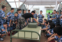 參加華東軍訓(xùn)夏令營改變孩子愛磨蹭的壞毛病