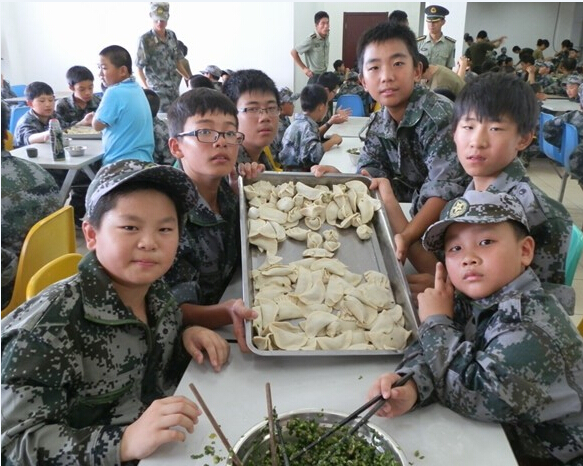 華東西點的軍事特訓有哪些特色