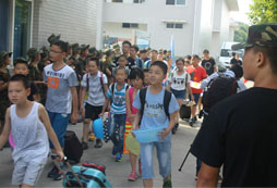 參加浙江小學(xué)生軍旅夏令營鍛造良好的行為習(xí)慣