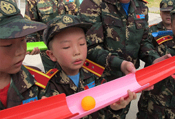 參加淮北小學生軍事夏令營感受軍人意志!