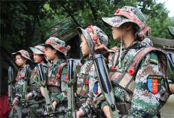 黃岡軍事夏令營(yíng)讓孩子充分感受軍營(yíng)文化
