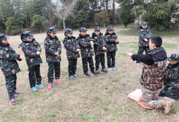襄陽(yáng)軍事夏令營(yíng)以榜樣的力量幫助孩子成才！