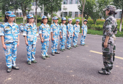 湖北赤壁軍事拓展訓(xùn)練營幫助孩子改變自我