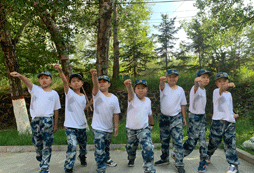呼和浩特小學(xué)生夏令營讓小學(xué)生真實(shí)體驗(yàn)軍營生活