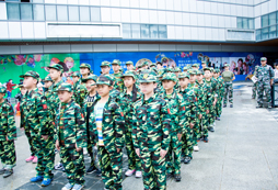 參加湖南軍訓夏令營喚醒孩子的優(yōu)良品質