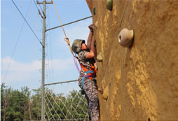 湖南軍事夏令營(yíng)建議父母別太溺愛(ài)孩子