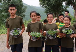 參加湖南軍事夏令營(yíng)全面塑造孩子意志力