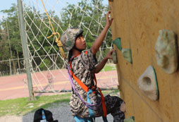 湖南軍事夏令營活動來磨煉學(xué)生的意志