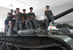 湖南軍事夏令營對孩子進行教育引導(dǎo)