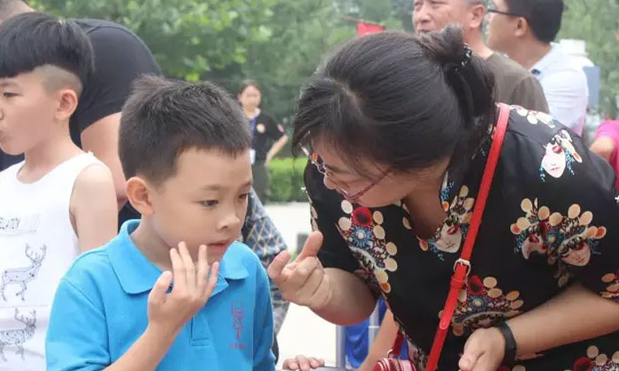 參加湖南小學(xué)生夏令營(yíng)讓孩子變身小領(lǐng)袖