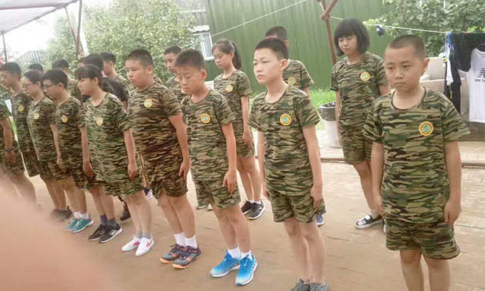 參加湖南軍事夏令營(yíng)體驗(yàn)軍旅生活