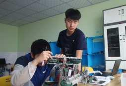 湖州機器人夏令營提高孩子的表達能力
