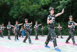 紅星閃閃夏令營的軍事搏擊訓(xùn)練