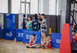 休息中觀戰(zhàn)
