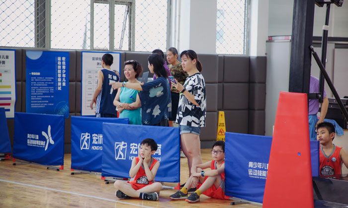 休息中觀戰(zhàn)