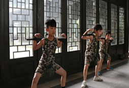 杭州亮劍軍事?tīng)I(yíng)提升孩子綜合素質(zhì)