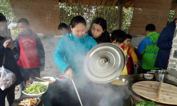 一起動(dòng)手做飯