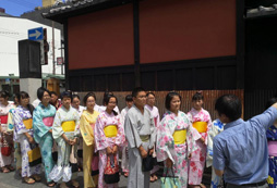 日本夏令營介紹日本的風(fēng)俗民情