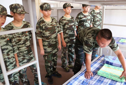 巨峰成長軍事夏令營給孩子一次挑戰(zhàn)自我的機(jī)會