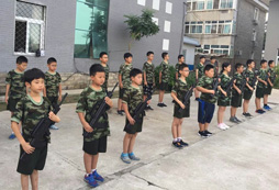 巨峰成長軍事夏令營讓孩子實現(xiàn)自我蛻變