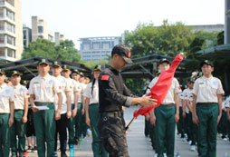 杭州軍事夏令營強(qiáng)化孩子溝通能力！