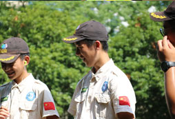 參加杭州兒童軍訓(xùn)夏令營激發(fā)孩子成長潛能！