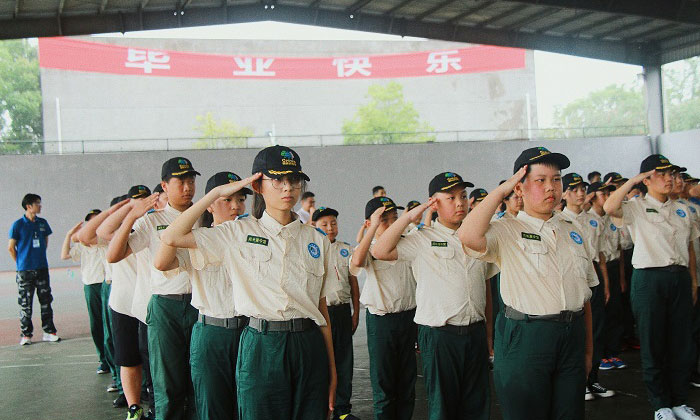 畢業(yè)敬禮
