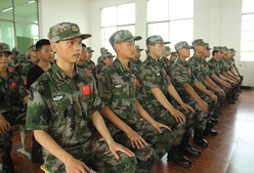 參加吉安小學(xué)生夏令營體驗小紅軍長征路！