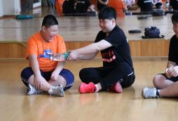 和減肥夏令營(yíng)一起探討青少年應(yīng)該減肥嗎？