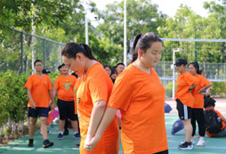 參加封閉減肥訓(xùn)練營教給孩子最好的減肥方法！