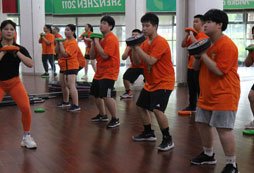 參加減肥訓(xùn)練營(yíng)讓孩子擁有完美身材！