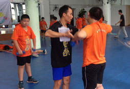 參加青少年減肥夏令營(yíng)讓孩子在這個(gè)夏天告別肥胖