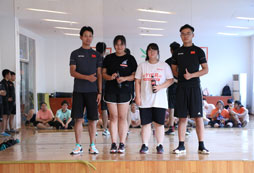 參加減肥運(yùn)動(dòng)營(yíng)以愉悅的態(tài)度面對(duì)減肥