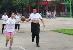  暑假讓孩子參加減肥夏令營(yíng)吧