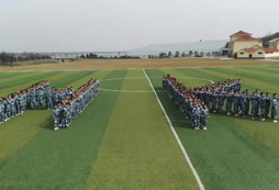江蘇中小學(xué)生夏令營(yíng)帶領(lǐng)孩子突破極限