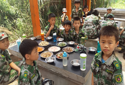 江西軍事夏令營(yíng)培養(yǎng)孩子野外生存技能