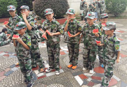想讓孩子成為優(yōu)秀的軍人就來(lái)參加江西軍事夏令營(yíng)！