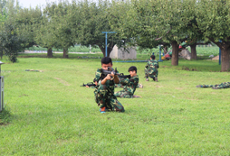 假日軍事夏令營的活動亮點是什么？